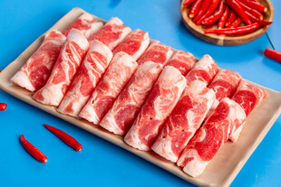 新鲜肥牛肉片诱人呈现