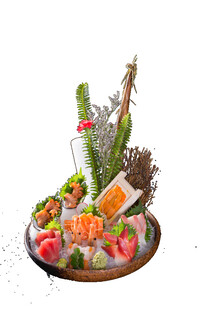 精致刺身拼盘美食展示