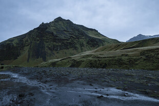 山 溪流
