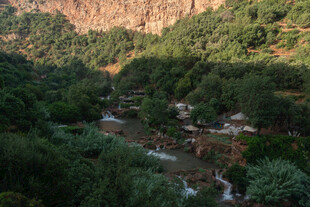 山间 溪流 