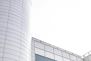 现代风格高楼建筑一角