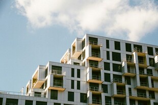 现代风格多层建筑外观