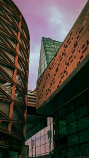 现代风格独特建筑外观