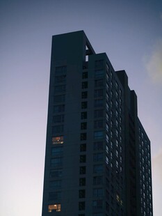 黄昏下的高楼大厦