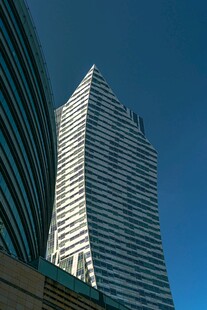 现代摩天大楼外观景致