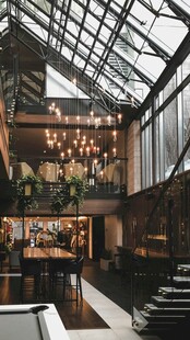 现代时尚室内中庭空间