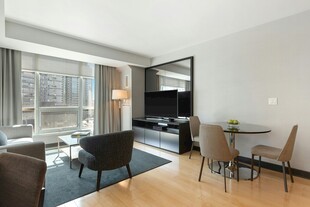 现代简约风客厅餐厅空间