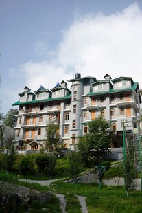 山间多层住宅建筑景观