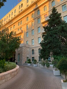 黄昏下的宏伟欧式建筑