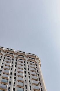 高层楼宇外观特写