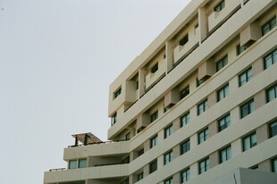 多层现代风格建筑外观