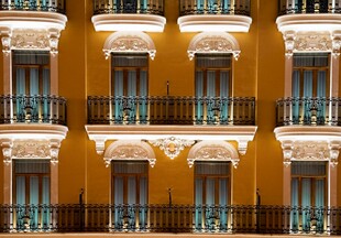 色彩明艳的欧式建筑立面