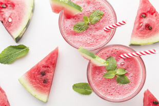 西瓜冰饮与鲜果切片