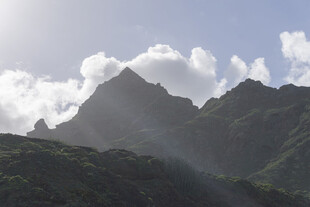 山峰 云雾