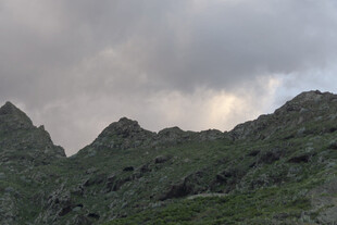 山峦 云雾