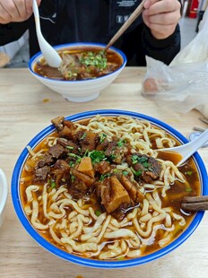 美味牛肉拌面诱人呈现