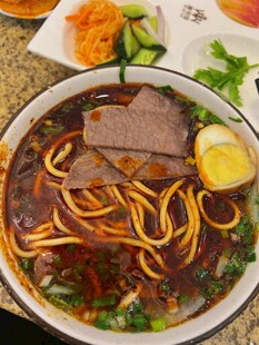 美味牛肉拉面诱人呈现
