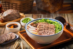美味牛肉拉面诱人呈现