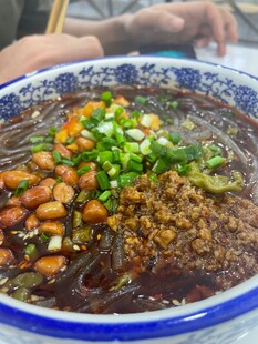 美味酸辣粉诱人呈现