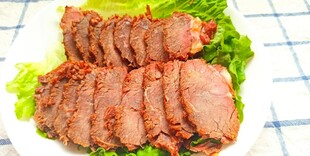 美味酱牛肉切片摆盘