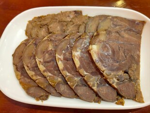 美味酱牛肉切片摆盘