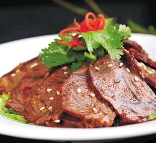 美味卤牛肉摆盘精致