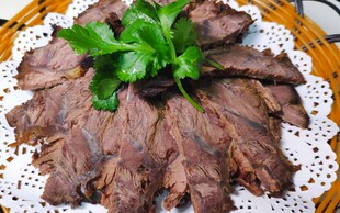 美味卤牛肉摆盘精致