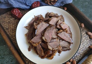美味卤牛肉装盘待享