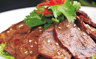 美味卤牛肉摆盘精致
