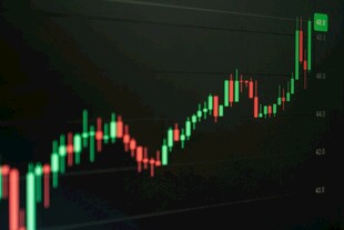 股市K线图走势向上