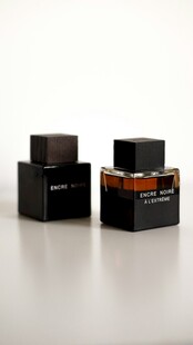 精致方形香水瓶展示