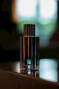 精致香水瓶特写