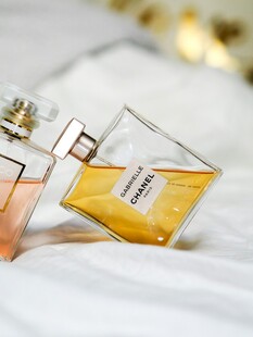 精致香水瓶展示