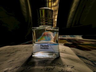 精致香水瓶展示