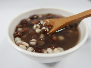 一碗美味的红豆薏仁汤