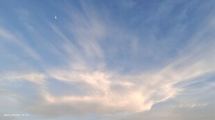 梦幻天空中的绚丽云彩