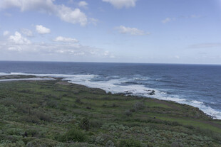 海边 山峦