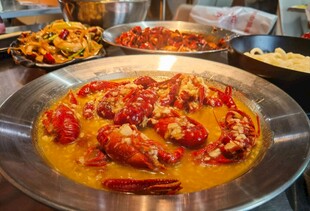 美味诱人的特色小龙虾大餐