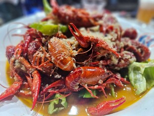 美味香辣小龙虾一盘