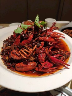 美味香辣小龙虾一盘