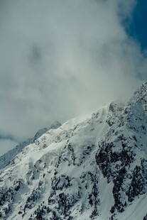 巍峨雪山壮丽景致