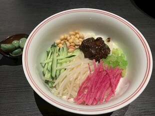 多彩蔬菜拌饭碗