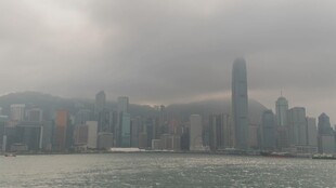 雾中香港城市海景风光