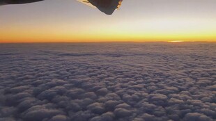 云端之上的壮丽日出