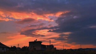 夕阳下的城镇美景