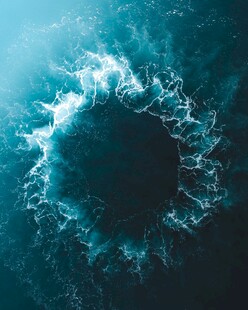 深海漩涡壮丽景象