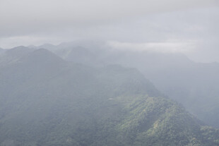 山峦 云雾 
