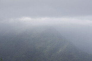 云雾 山峦