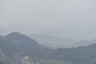山峦 雾气