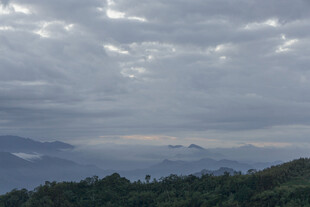 山峦 云雾 